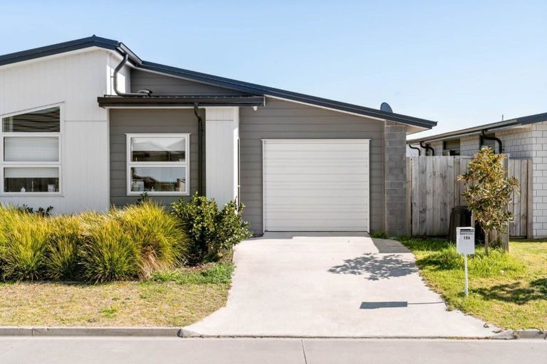 Photo of property in 18b Komata Crescent, Papamoa Beach, Papamoa, 3118