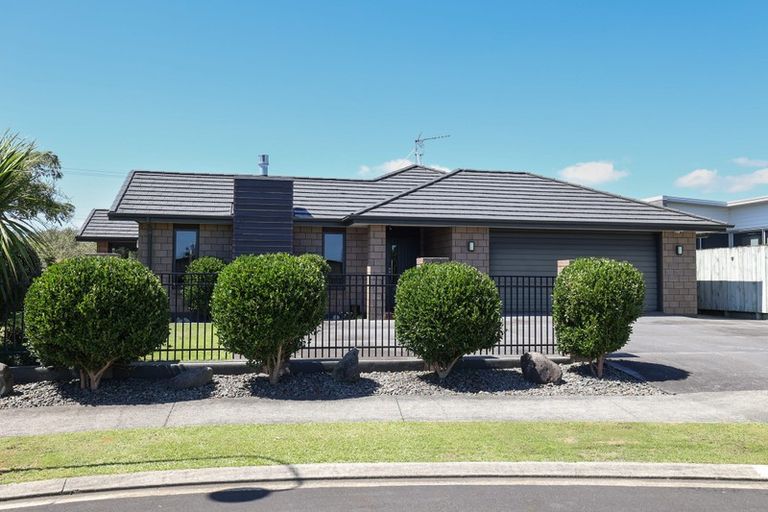 Photo of property in 8 Settlers Close, Whalers Gate, New Plymouth, 4310