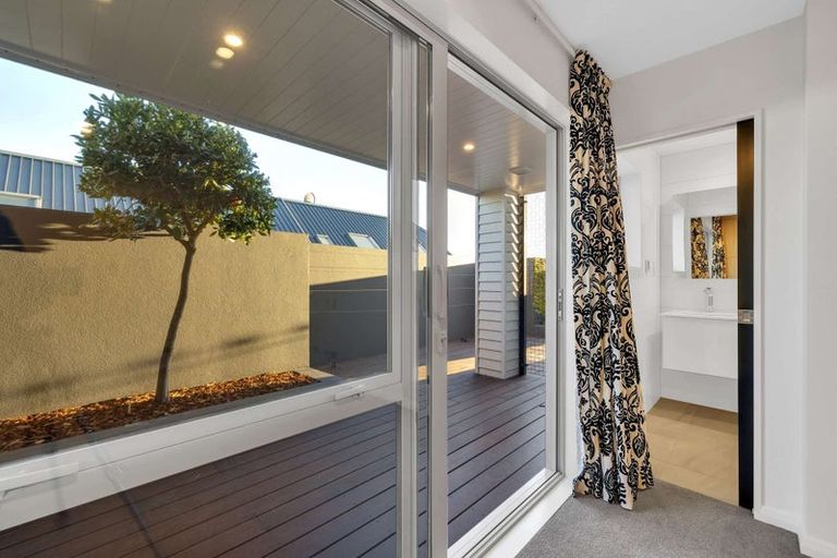 Photo of property in 6 Dunkeld Lane, Redcliffs, Christchurch, 8081