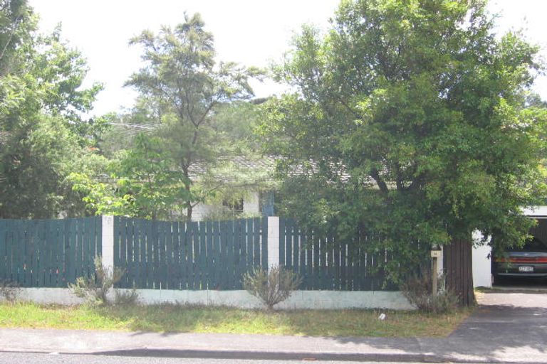 Photo of property in 2/26 Spinella Drive, Bayview, Auckland, 0629