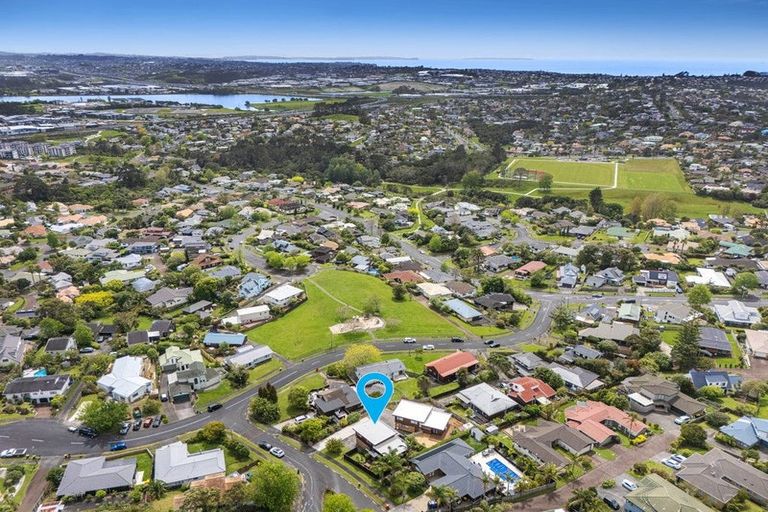 Photo of property in 1/2 Carl Place, Unsworth Heights, Auckland, 0632