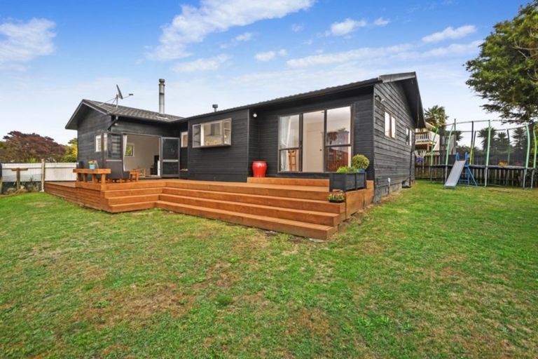 Photo of property in 21 Riverside Drive, Waiuku, 2123