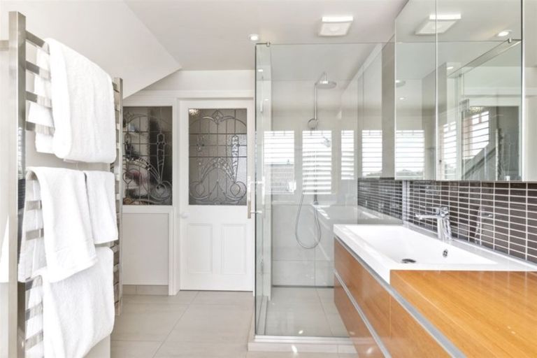 Photo of property in 1 Grove Road, Devonport, Auckland, 0624