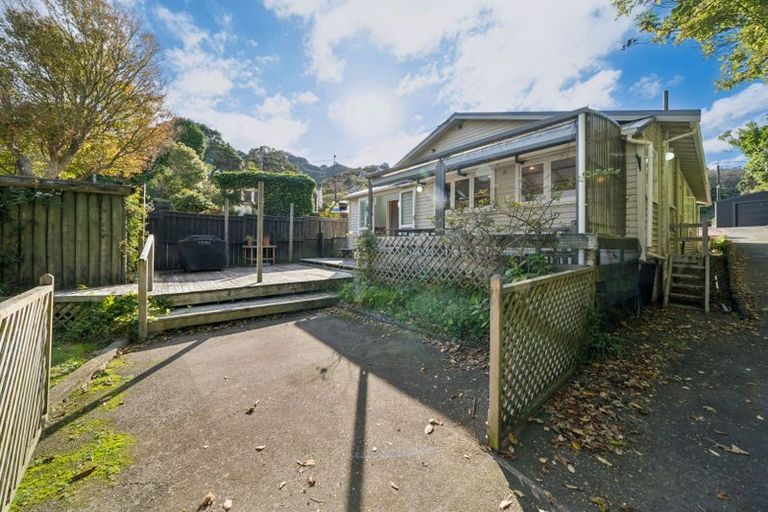 Photo of property in 26 Burma Road, Khandallah, Wellington, 6035