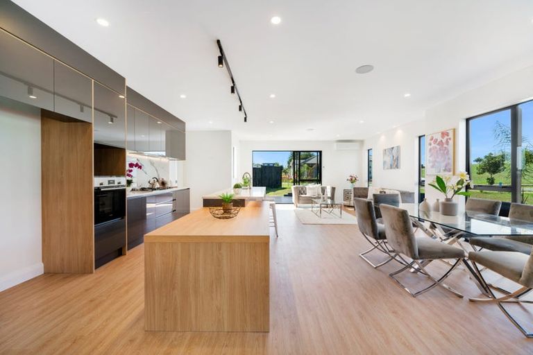 Photo of property in 14 Emerald Avenue, Rosehill, 2113