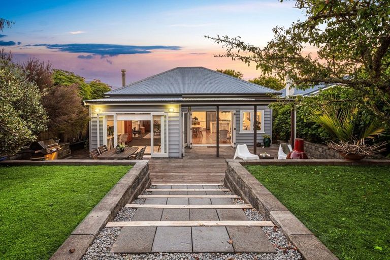 Photo of property in 10 High Street, Devonport, Auckland, 0624