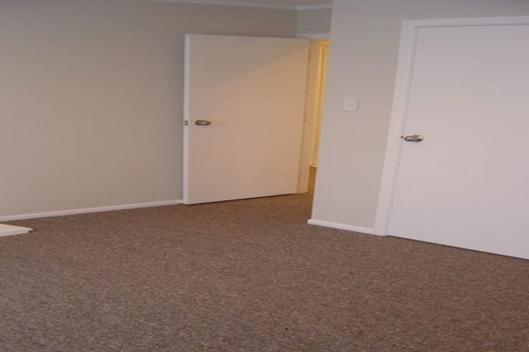 Photo of property in 8 Waiari Road, Conifer Grove, Takanini, 2112