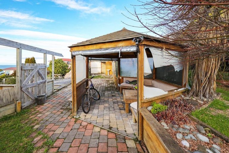 Photo of property in 11 Earls Road, Saint Clair, Dunedin, 9012