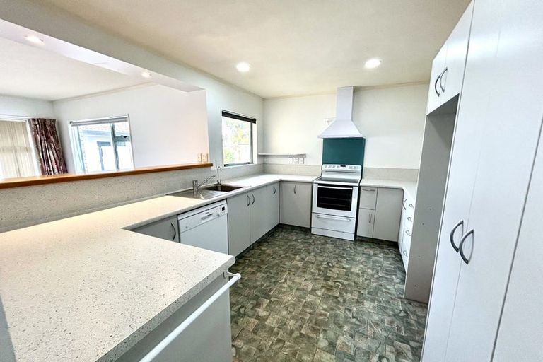 Photo of property in 6 Edgewater Grove, Whakatane, 3120