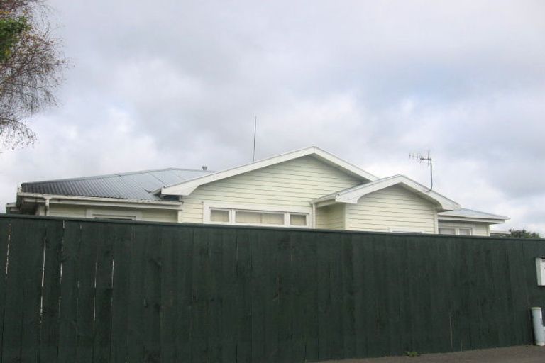 Photo of property in 42 Chelwood Street, Takaro, Palmerston North, 4412