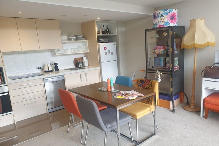 Photo of property in Nouvo Apartments, 5i/21 Rugby Street, Mount Cook, Wellington, 6021
