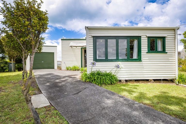 Photo of property in 92 Knights Road, Rothesay Bay, Auckland, 0630