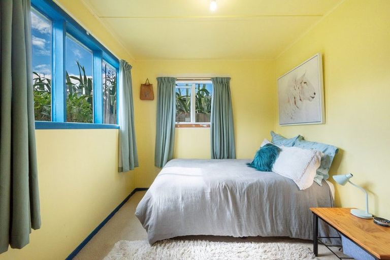 Photo of property in 7 Parakai Avenue, Parakai, 0830