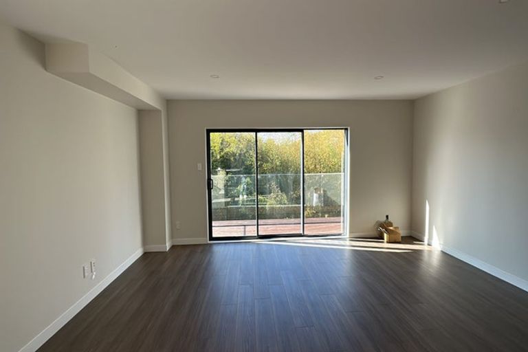 Photo of property in 309 Don Buck Road, Massey, Auckland, 0614