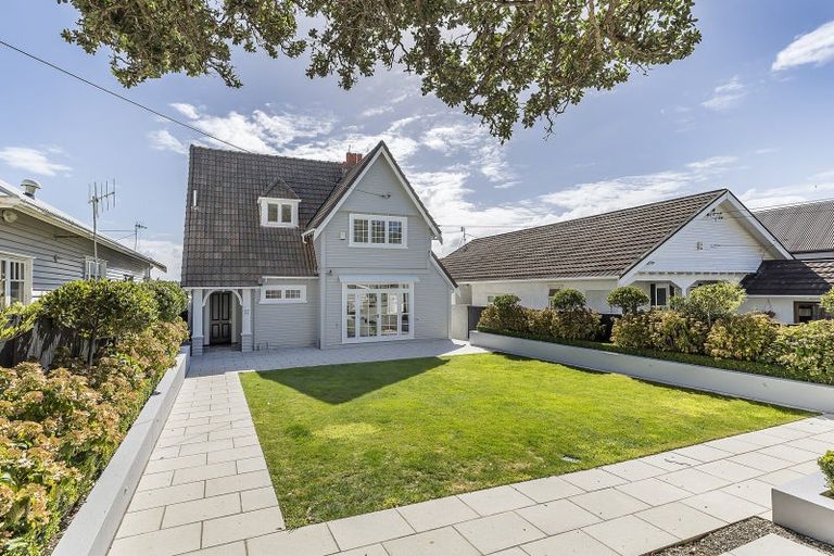 Photo of property in 17 Ludlam Street, Seatoun, Wellington, 6022
