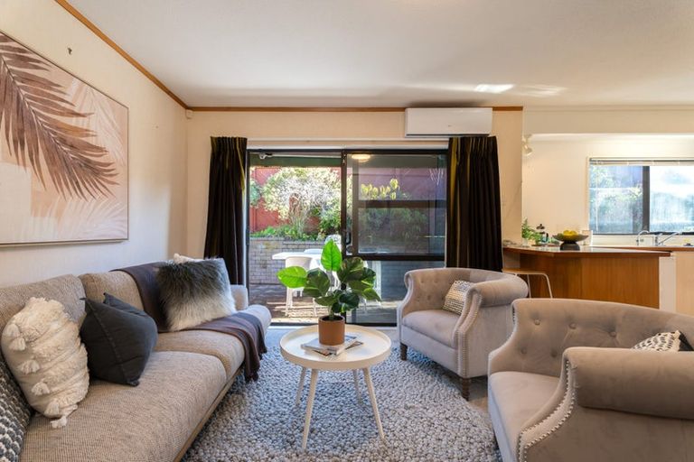 Photo of property in 8 Maywood Grove, Churton Park, Wellington, 6037