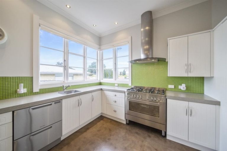 Photo of property in 30 Puriri Street, Hawera, 4610