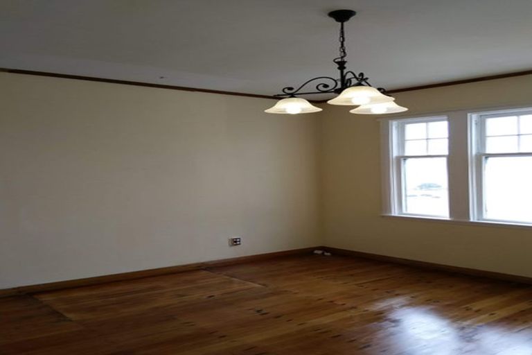 Photo of property in 412 Queens Drive, Lyall Bay, Wellington, 6022