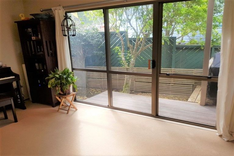 Photo of property in 1 Nebraska Way, Brooklyn, Wellington, 6021