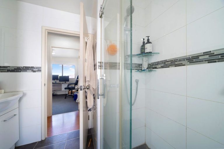 Photo of property in 42a Farwood Drive, Henderson, Auckland, 0612
