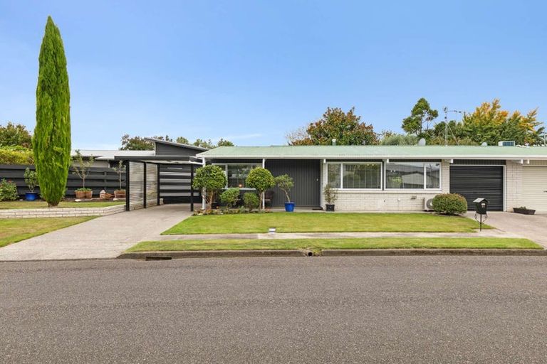 Photo of property in 11 Opawa Place, Terrace End, Palmerston North, 4410