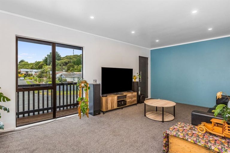 Photo of property in 63 Omapere Street, Whitby, Porirua, 5024
