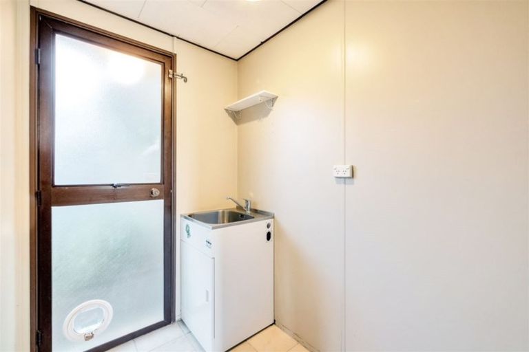 Photo of property in 1/9 Lucinda Place, Glen Eden, Auckland, 0602
