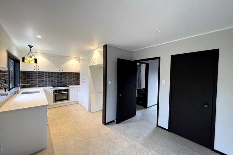 Photo of property in 16 Baltimore Place, Forrest Hill, Auckland, 0620
