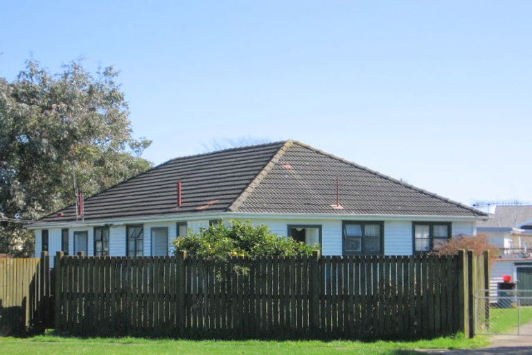 Photo of property in 15-15a Russell Street, Foxton, 4814