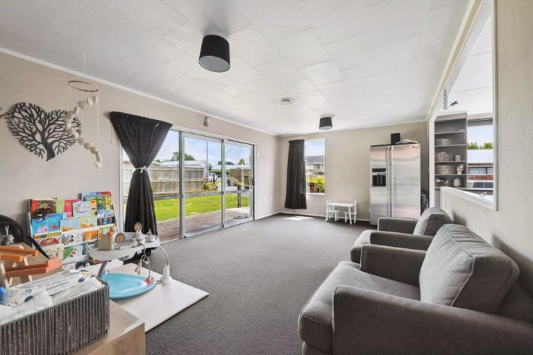 Photo of property in 24 Montjoy Street, Stratford, 4332