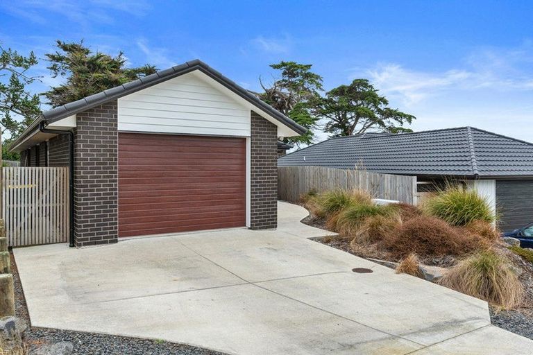 Photo of property in 19 Kawariki Road, Helensville, 0800