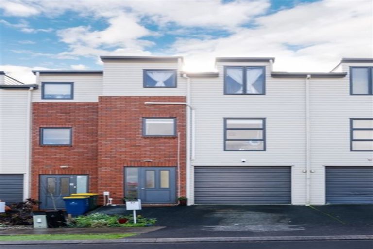 Photo of property in 37 Barnea Circle, Glen Eden, Auckland, 0602