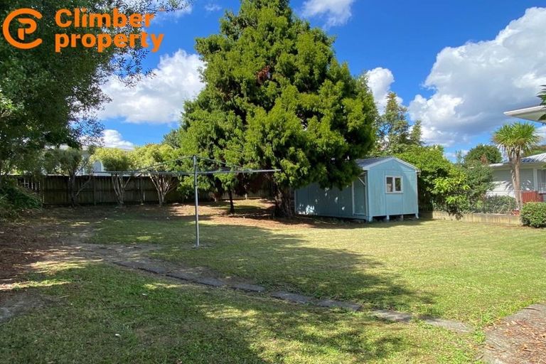 Photo of property in 8 Sherwood Avenue, Te Atatu South, Auckland, 0610