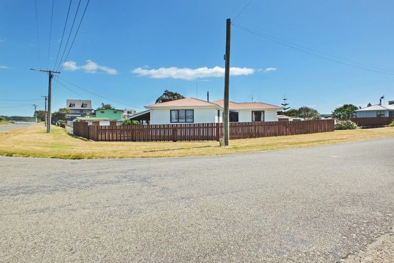 Photo of property in 12 Roore Street, Foxton Beach, Foxton, 4815