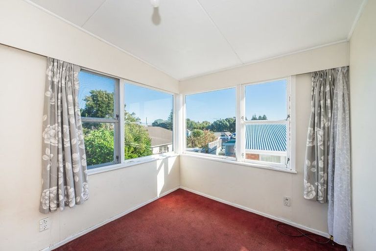 Photo of property in 14 Kowhai Grove, Raumati Beach, Paraparaumu, 5032