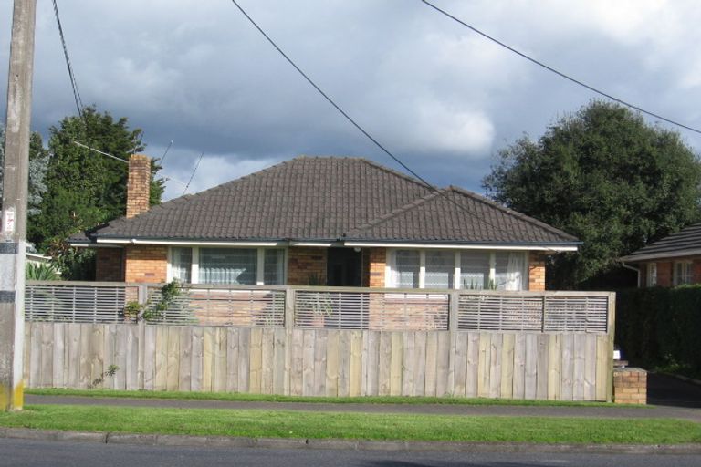 Photo of property in 60 Taikata Road, Te Atatu Peninsula, Auckland, 0610