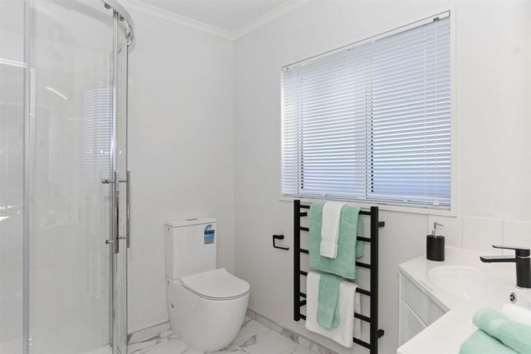 Photo of property in 33 Kirsten Place, Parklands, Christchurch, 8083