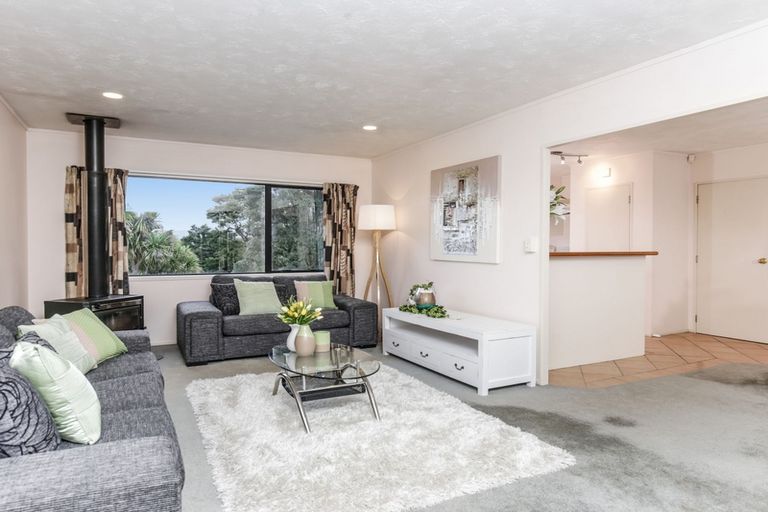 Photo of property in 22 Darcy Place, Massey, Auckland, 0614