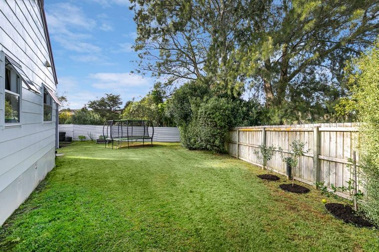Photo of property in 1 Luanda Drive, Ranui, Auckland, 0612
