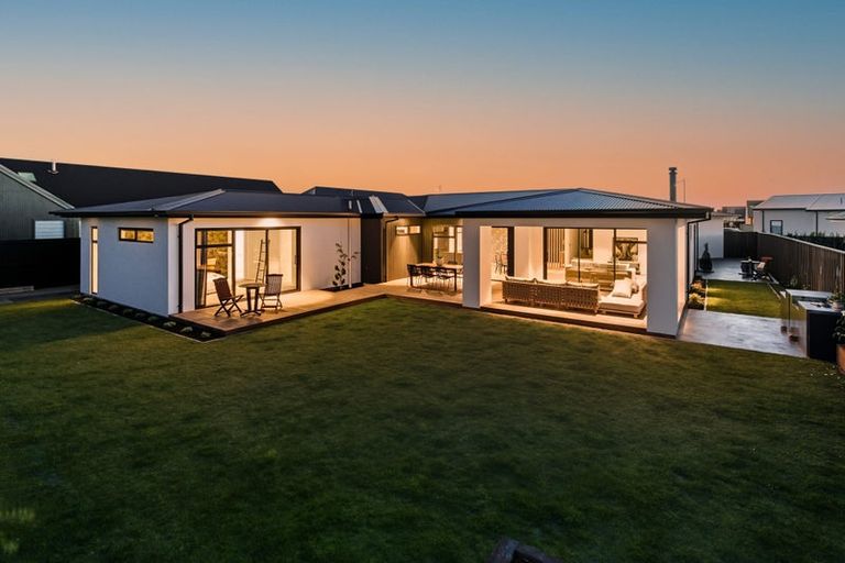 Photo of property in 19 Frank Ernest Crescent, Prebbleton, 7676