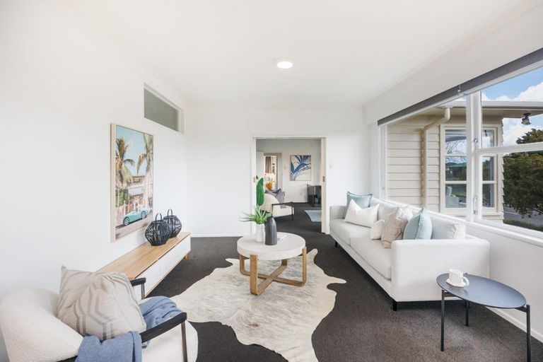 Photo of property in 36 Winston Avenue, Hokowhitu, Palmerston North, 4410