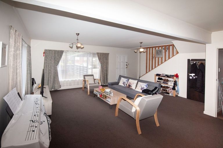 Photo of property in 62 Churton Drive, Churton Park, Wellington, 6037