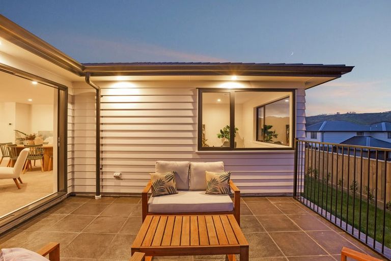 Photo of property in 26 Te Hoiere Street, Aotea, Porirua, 5024