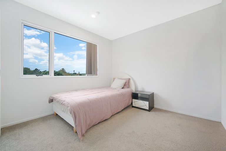 Photo of property in 33a Riverhills Avenue, Pakuranga Heights, Auckland, 2010