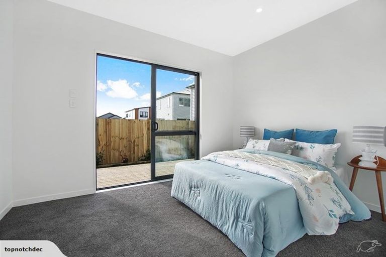 Photo of property in 18 Observation Green, Hobsonville, Auckland, 0616