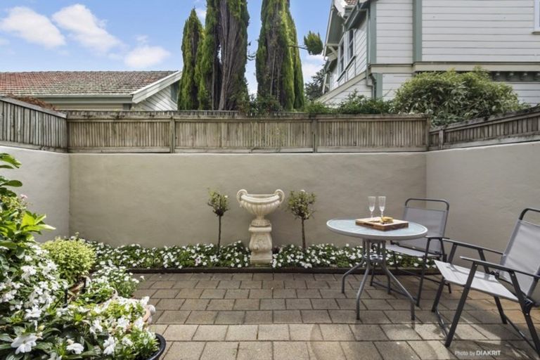 Photo of property in 28u4 Hobson Street, Thorndon, Wellington, 6011