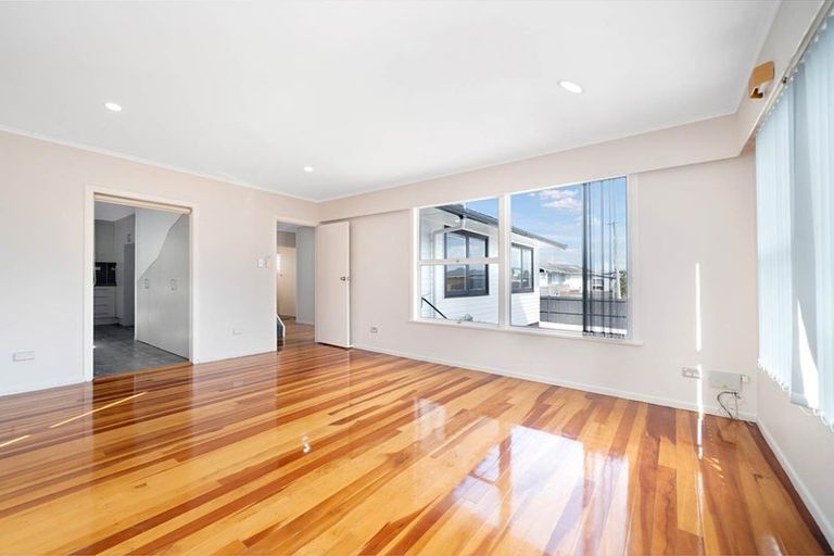 Photo of property in 17 Kohinoor Avenue, Mangere, Auckland, 2022