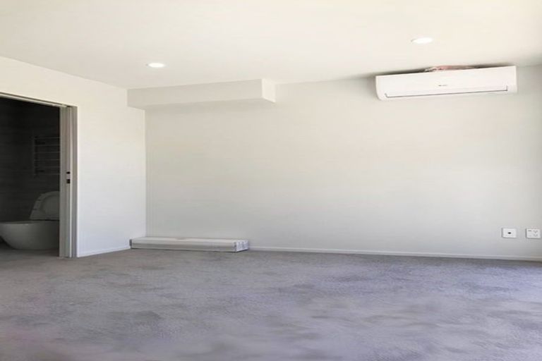 Photo of property in 3 Gamble Way, Massey, Auckland, 0614