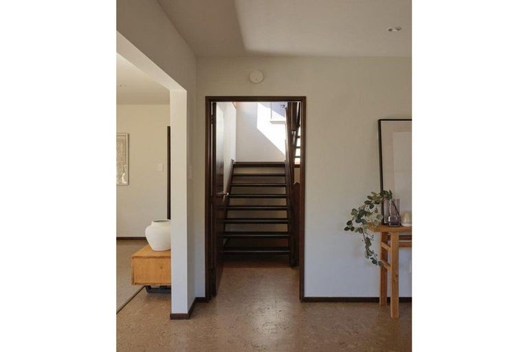 Photo of property in 1/37 Augusta Street, Redcliffs, Christchurch, 8081