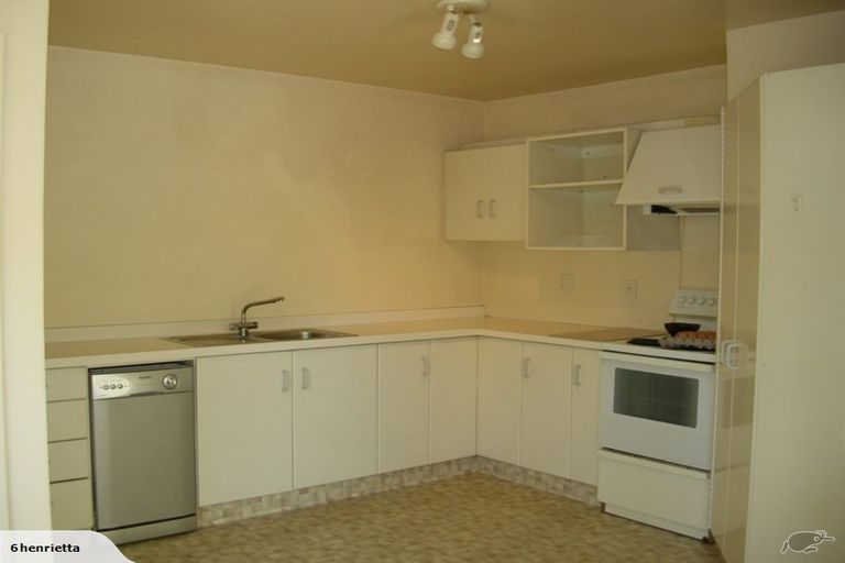 Photo of property in 2/10 Nova Place, Christchurch Central, Christchurch, 8011